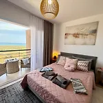 Tranquil By The Sea Lejlighed