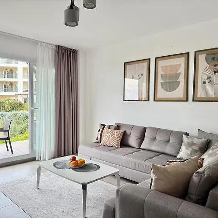 Tranquil By The Sea Apartment Vokolidha